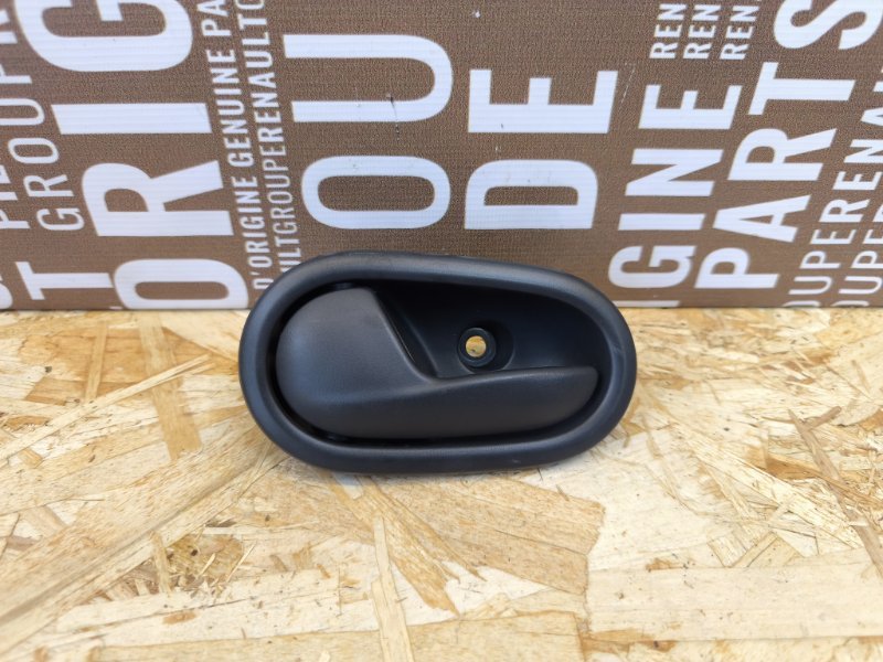 внутренняя ручка двери