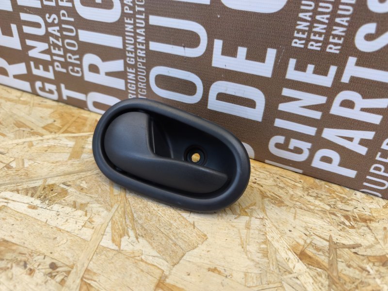 внутренняя ручка двери