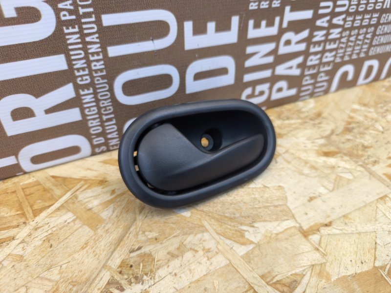 внутренняя ручка двери