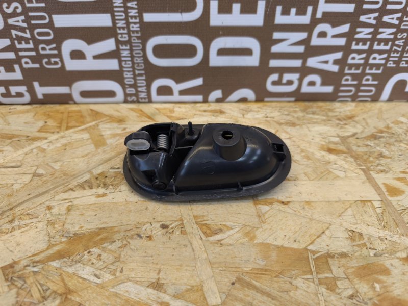 внутренняя ручка двери