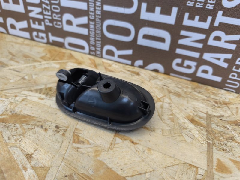 внутренняя ручка двери