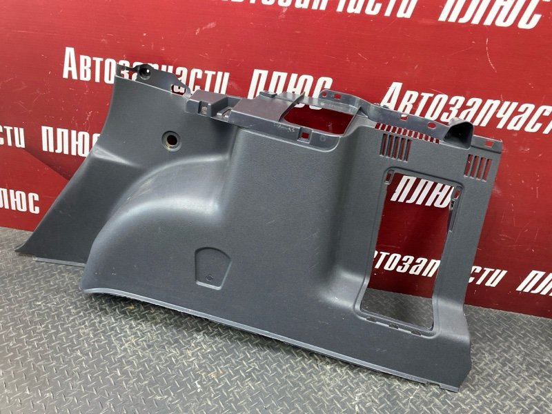 Обшивка багажника