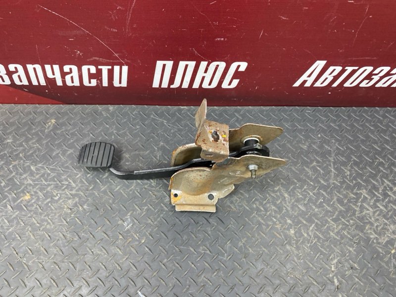 Педаль тормоза