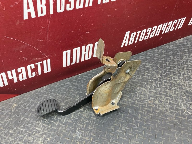 Педаль тормоза