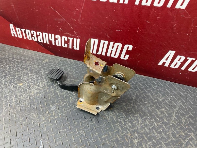 Педаль тормоза