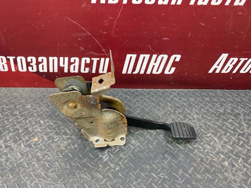 Педаль тормоза