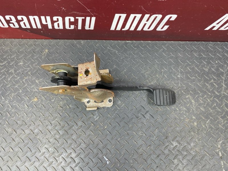 Педаль тормоза