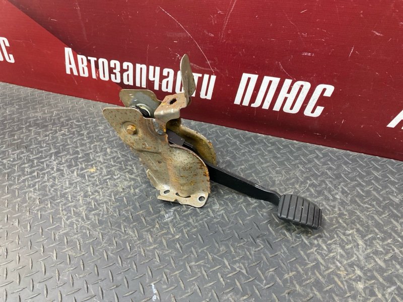 Педаль тормоза