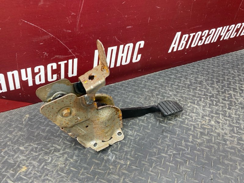 Педаль тормоза