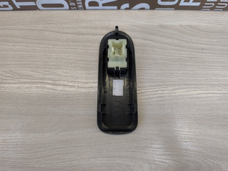 Кнопка стеклоподъемника