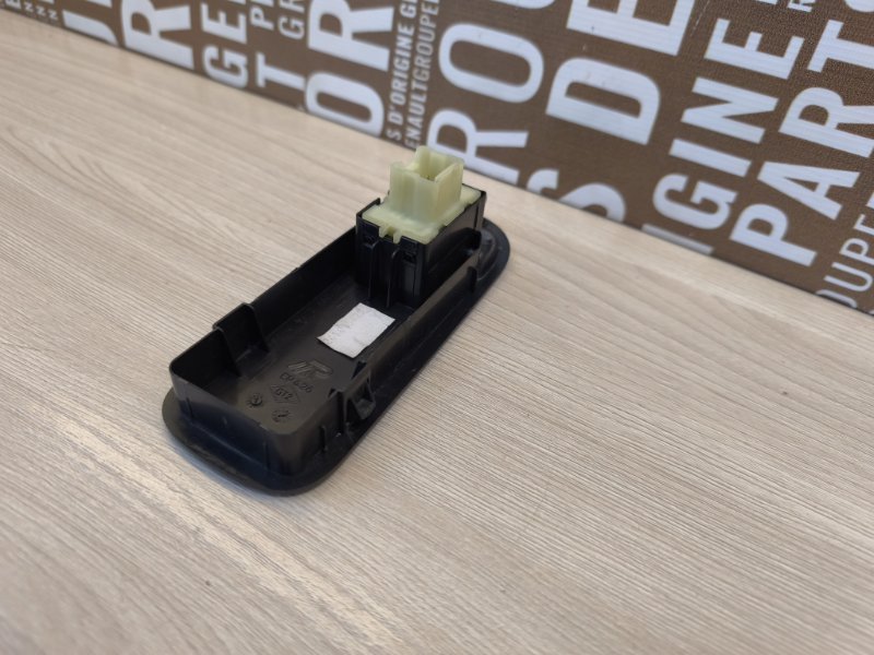 Кнопка стеклоподъемника