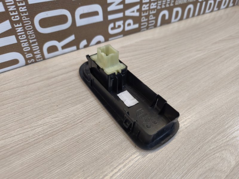 Кнопка стеклоподъемника