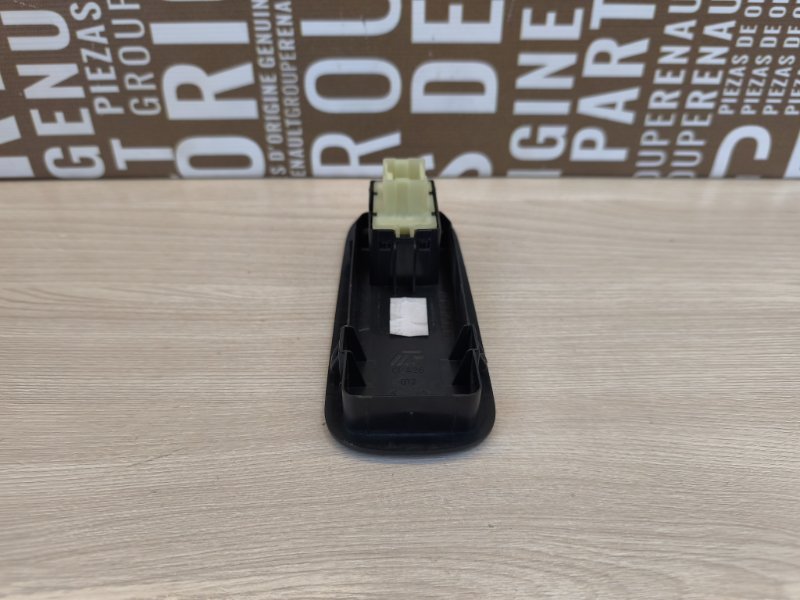 Кнопка стеклоподъемника