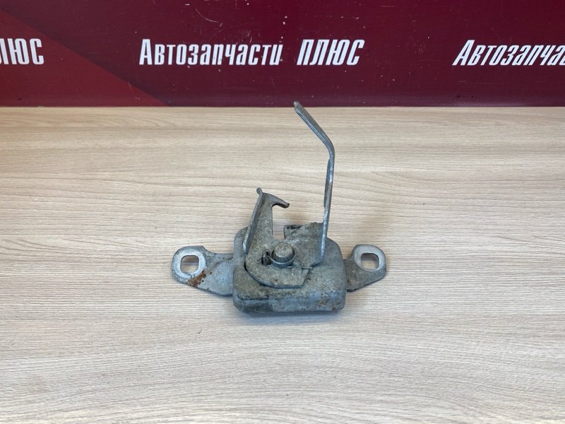 Замок капота