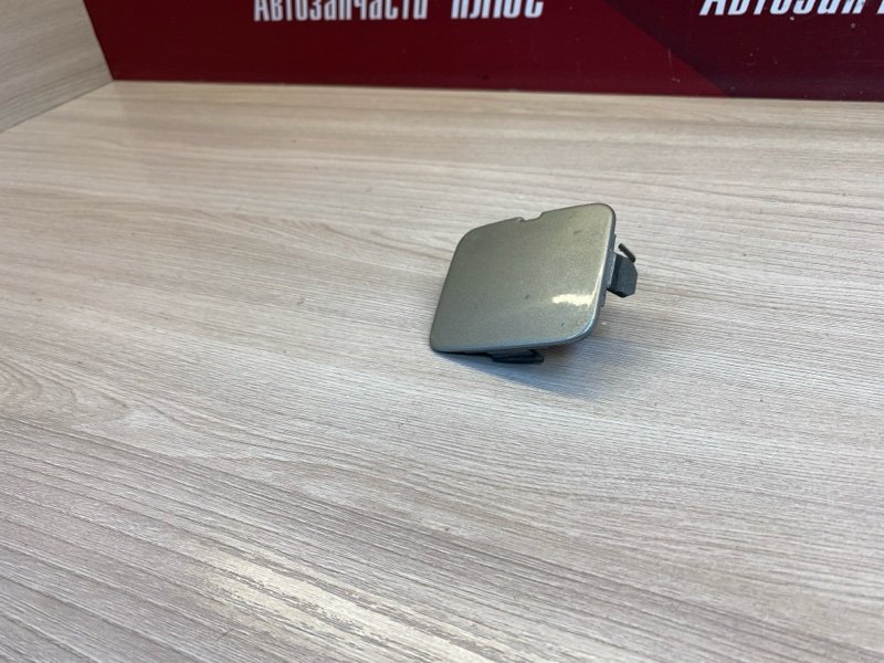 Заглушка буксировочного крюка