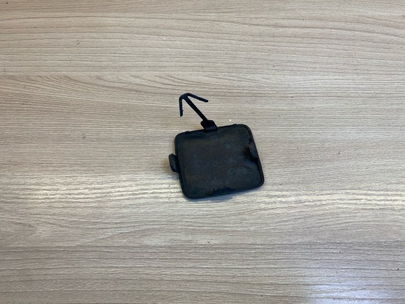 Заглушка буксировочного крюка