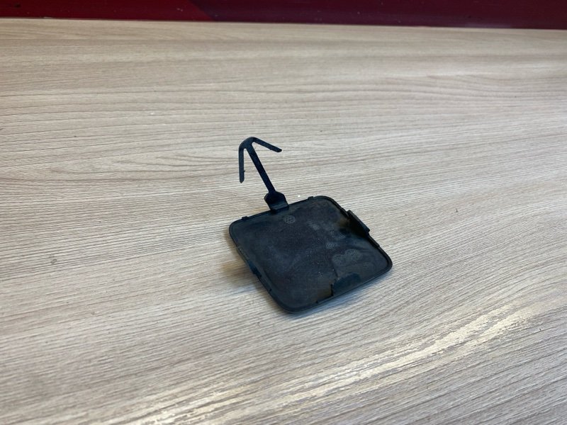 Заглушка буксировочного крюка