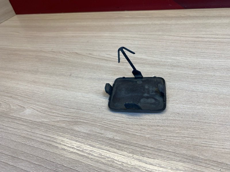 Заглушка буксировочного крюка