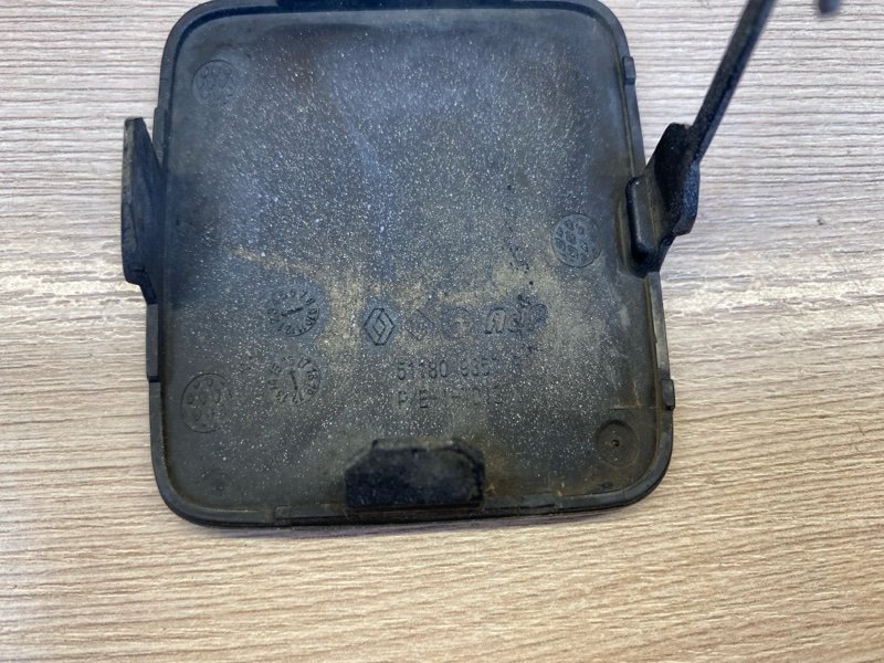 Заглушка буксировочного крюка