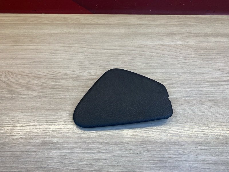 Крышка блока предохранителей