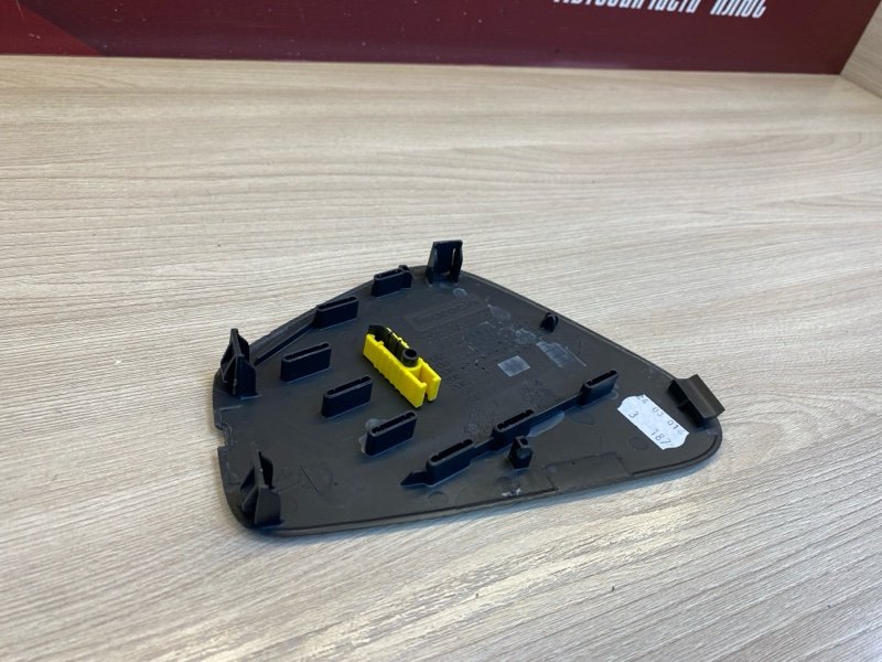 Крышка блока предохранителей