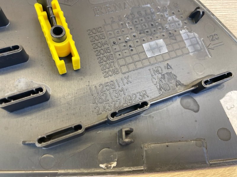 Крышка блока предохранителей