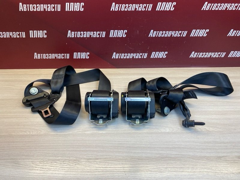 Комплект ремней безопасности