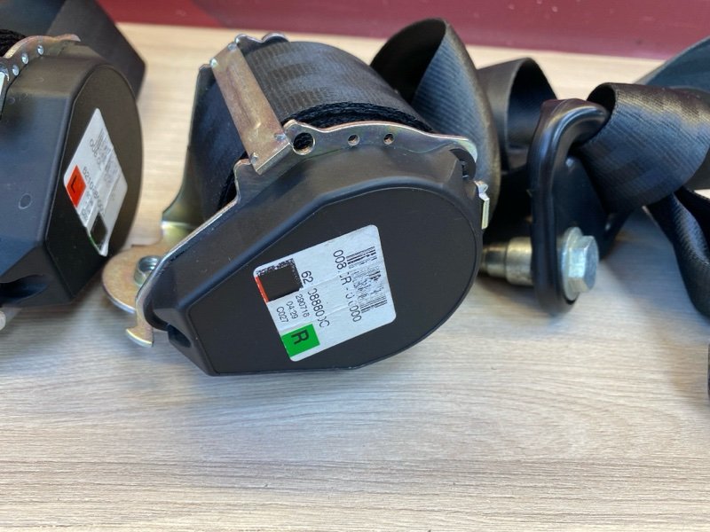 Комплект ремней безопасности