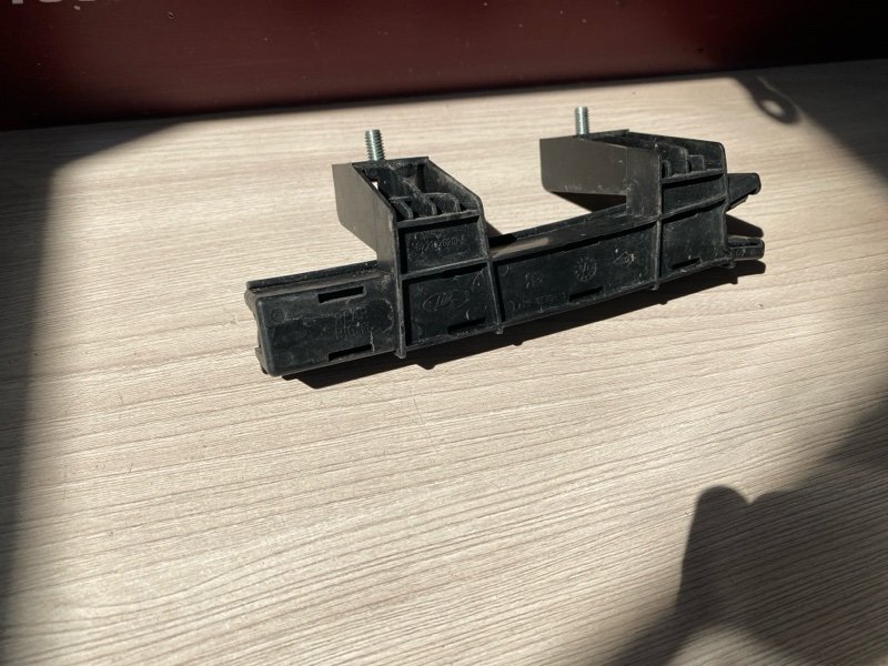 Направляющая стекла     двери