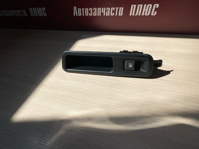 Кнопка стеклоподъемника