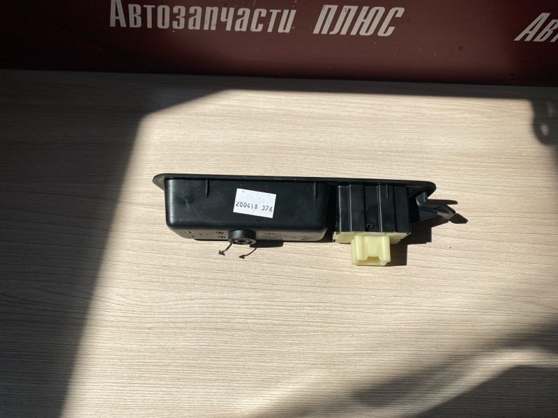 Кнопка стеклоподъемника