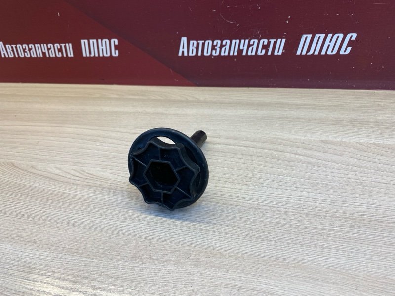 Крепление запасного колеса