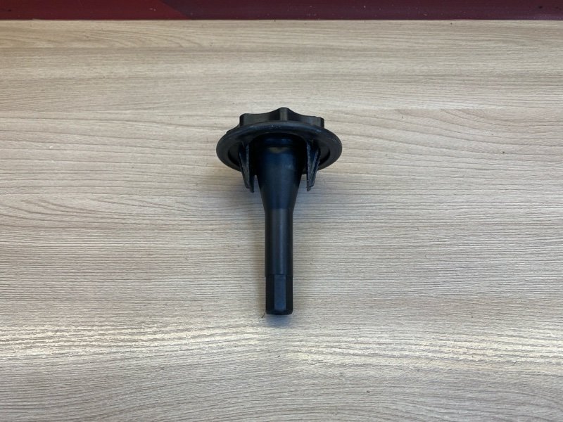 Крепление запасного колеса