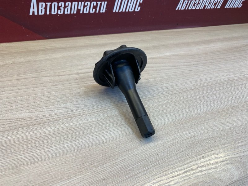 Крепление запасного колеса