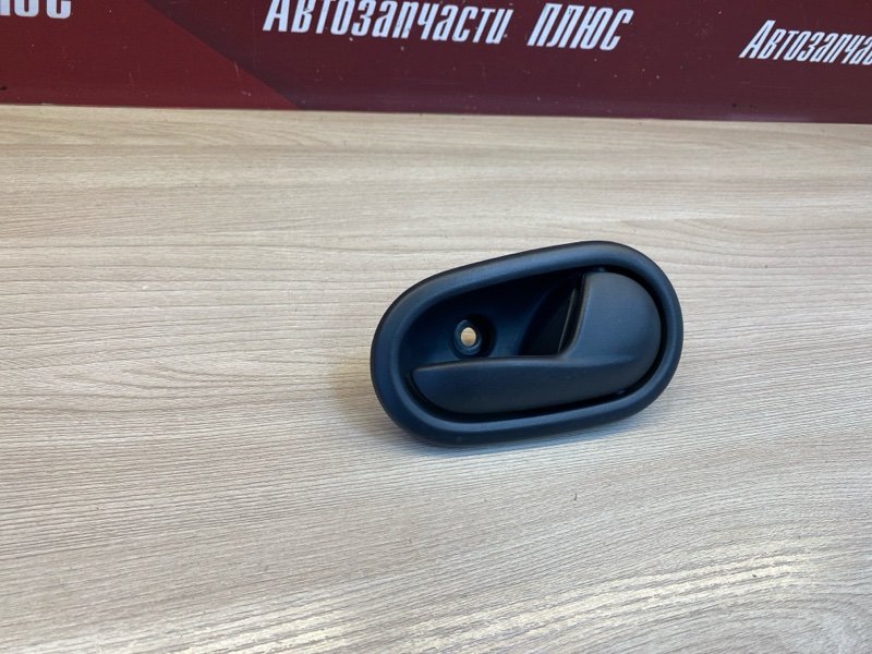 Внутренняя  ручка двери