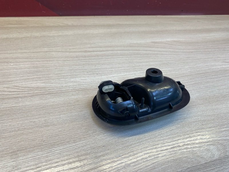 Внутренняя  ручка двери