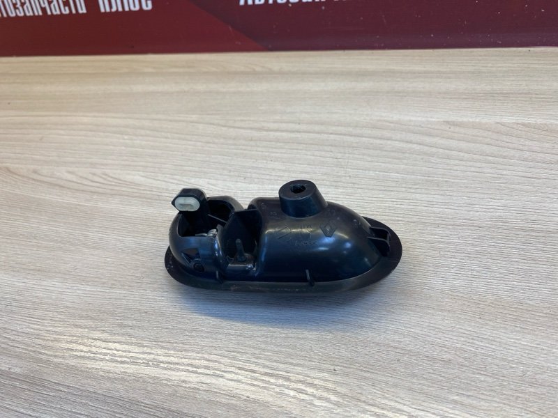 Внутренняя  ручка двери