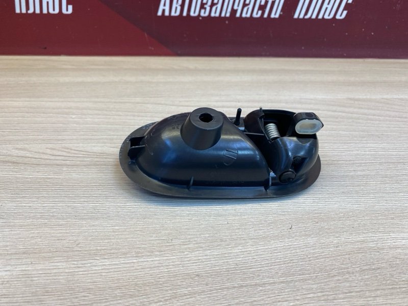 Внутренняя  ручка двери