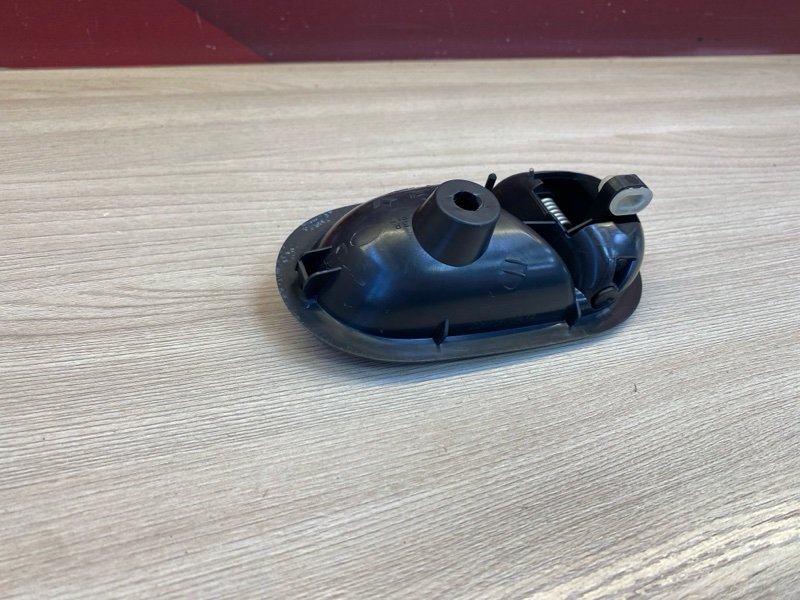 Внутренняя  ручка двери