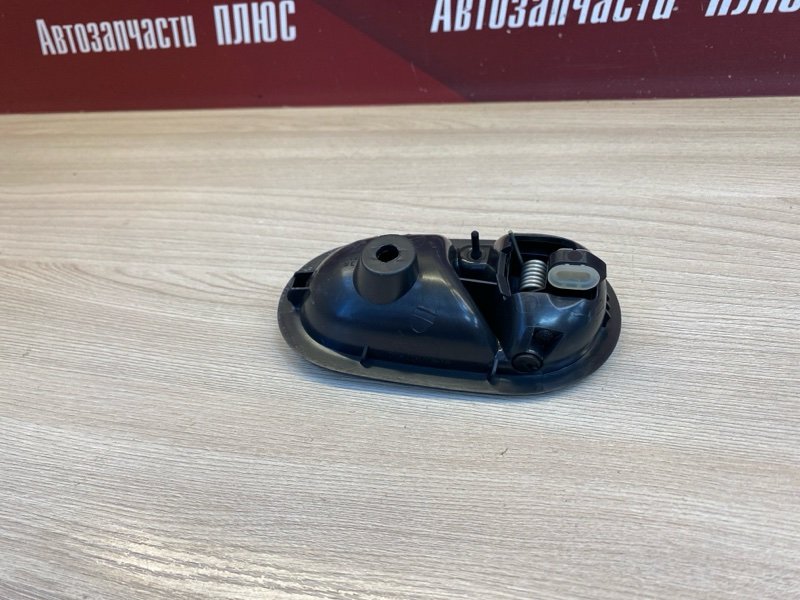 Внутренняя  ручка двери