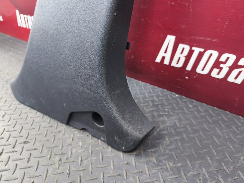 Обшивка средней стойки