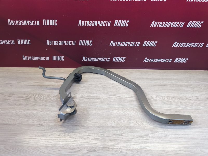 Петля крышки багажника