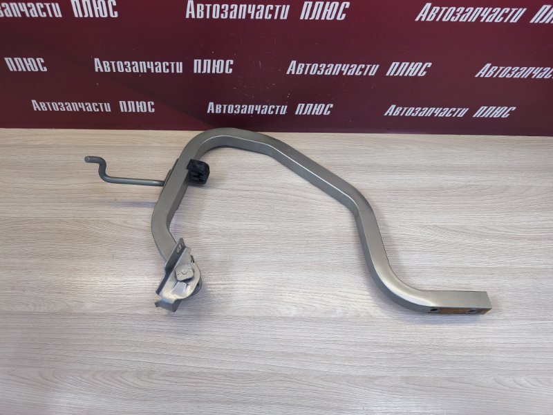 Петля крышки багажника