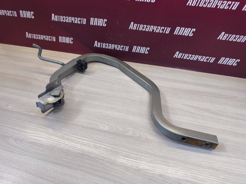 Петля крышки багажника