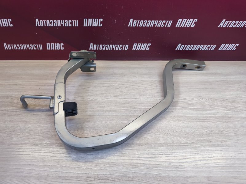 Петля крышки багажника