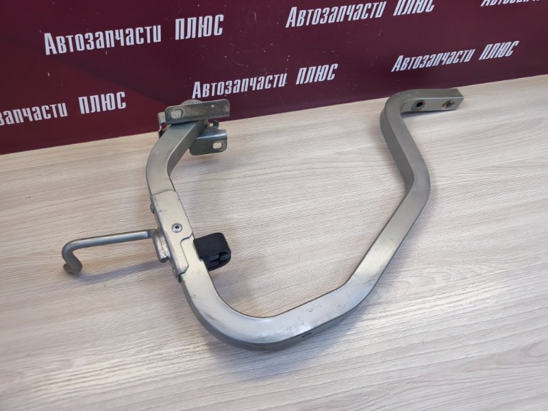 Петля крышки багажника