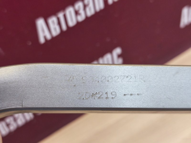 Петля крышки багажника