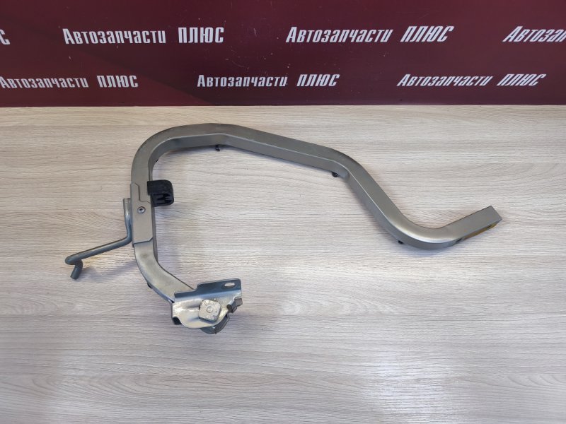 Петля крышки багажника