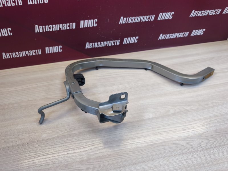 Петля крышки багажника