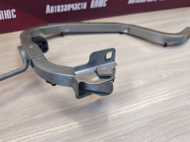 Петля крышки багажника